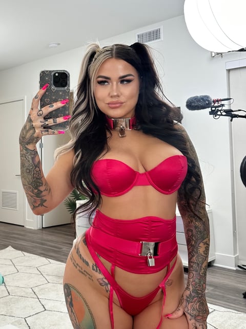 sexcityguide.com karmenkarma profile on OnlyFans in orgy category