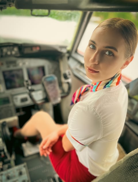 sexcityguide.com lina_demure profile on OnlyFans in flight-attendant-air-hostess category