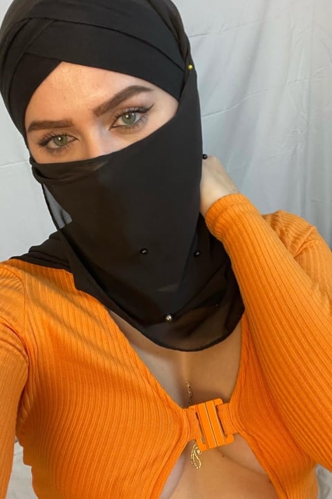 sexcityguide.com mayaazari profile on OnlyFans in hijab category