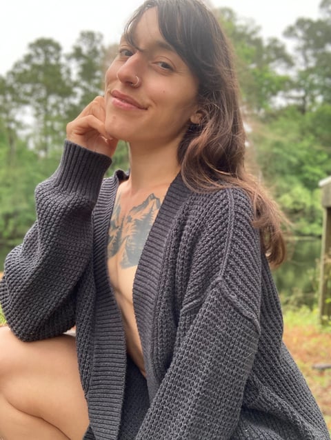 sexcityguide.com outdoorswithrachel profile on OnlyFans in lesbian category