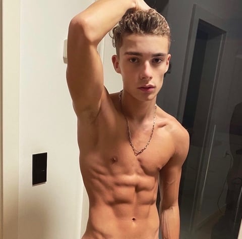 sexcityguide.com romeo_twink profile on OnlyFans in gay category